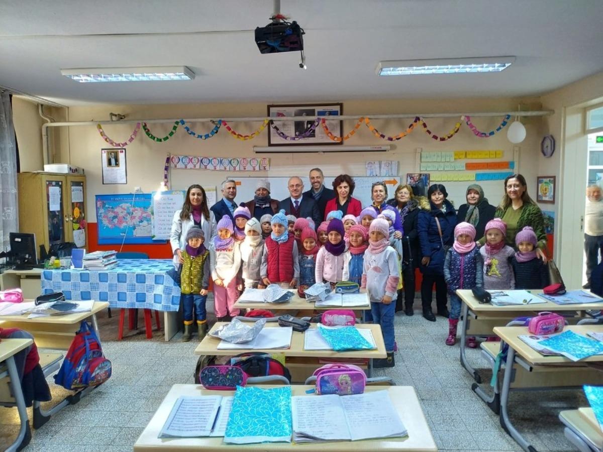 Kursiyerler &ouml;rd&uuml;, minik kalpler ısındı