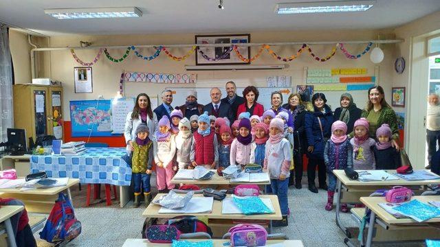 Kursiyerler ördü, minik kalpler ısındı