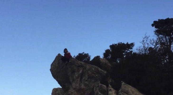 Bartın'da liseli genç kız herkesin gözü önünce kayalıklardan denize atladı! G2