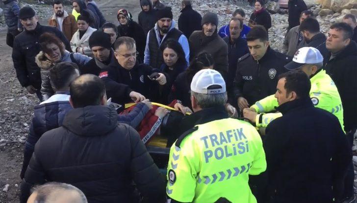 Bartın'da liseli genç kız herkesin gözü önünce kayalıklardan denize atladı! G5