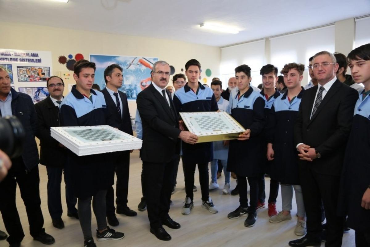 Gediz Yunus Emre MTAL&rsquo;de Otomasyon At&ouml;lyesi a&ccedil;ıldı