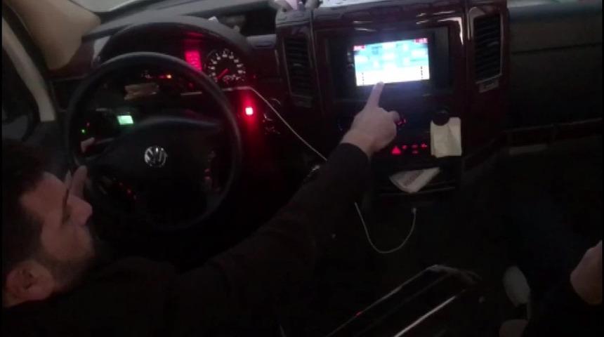 Sakarya'da seyir halindeyken oyun oynayan şoföre tepki yağdı