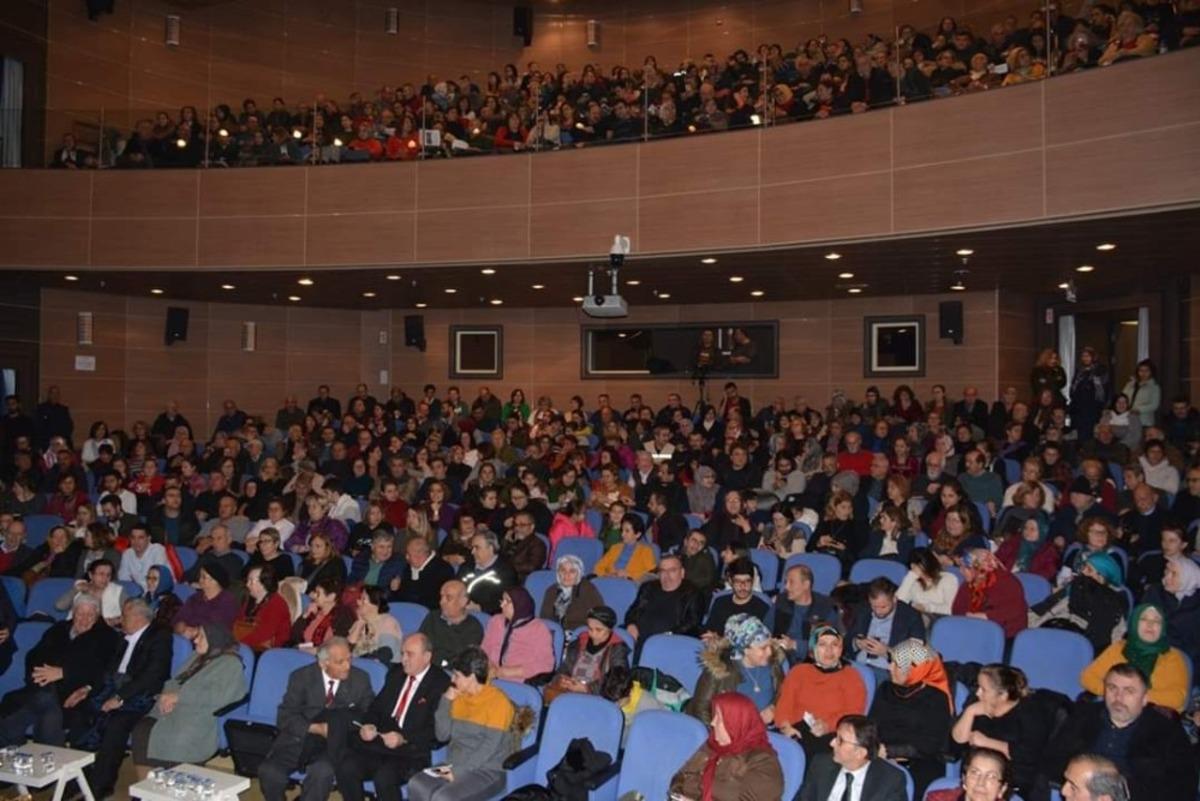 &Ccedil;aycuma&rsquo;da T&uuml;rk Halk M&uuml;ziği Topluluğu konser verdi