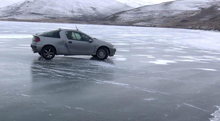 Türkiye'nin en soğuk yeri: Eksi 25 derece! Donmuş gölün üzerinde drift yaptı G1