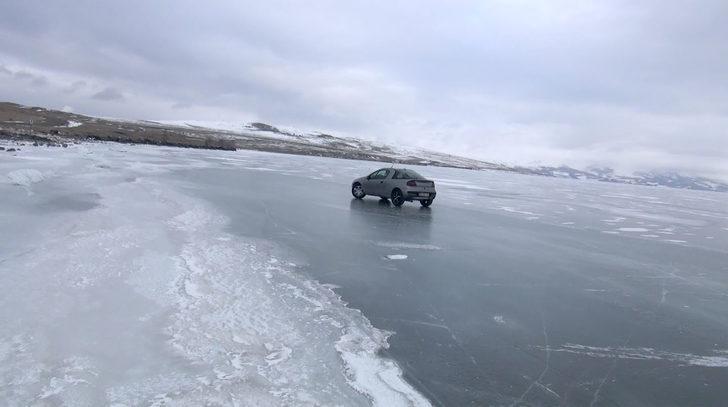 Türkiye'nin en soğuk yeri: Eksi 25 derece! Donmuş gölün üzerinde drift yaptı G3