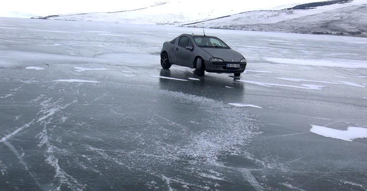 Türkiye'nin en soğuk yeri: Eksi 25 derece! Donmuş gölün üzerinde drift yaptı G4