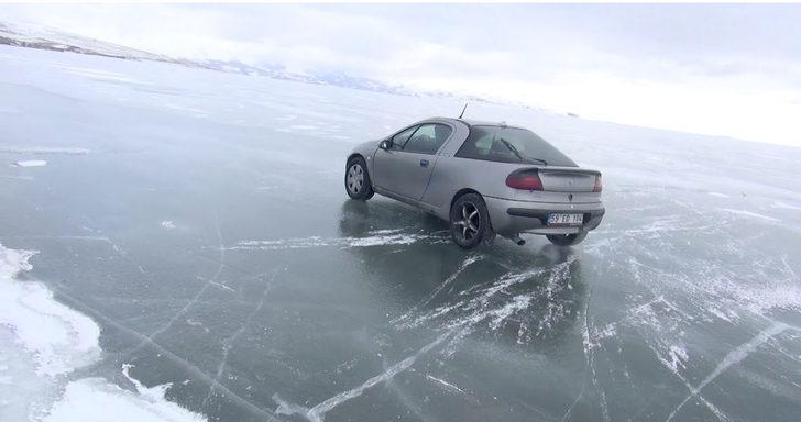 Türkiye'nin en soğuk yeri: Eksi 25 derece! Donmuş gölün üzerinde drift yaptı G5