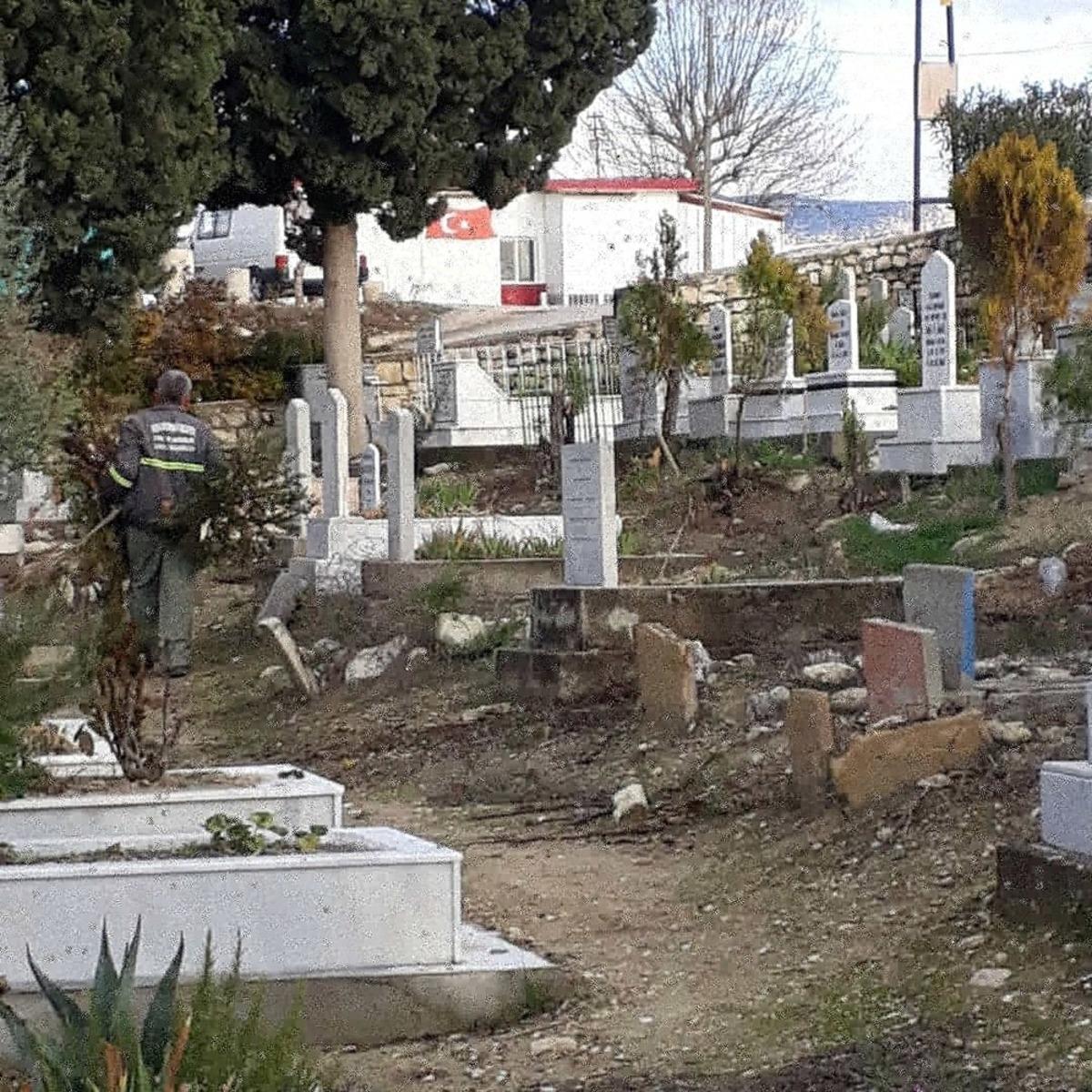 Mut&rsquo;ta mezarlıklarda temizlik ve onarım &ccedil;alışmaları