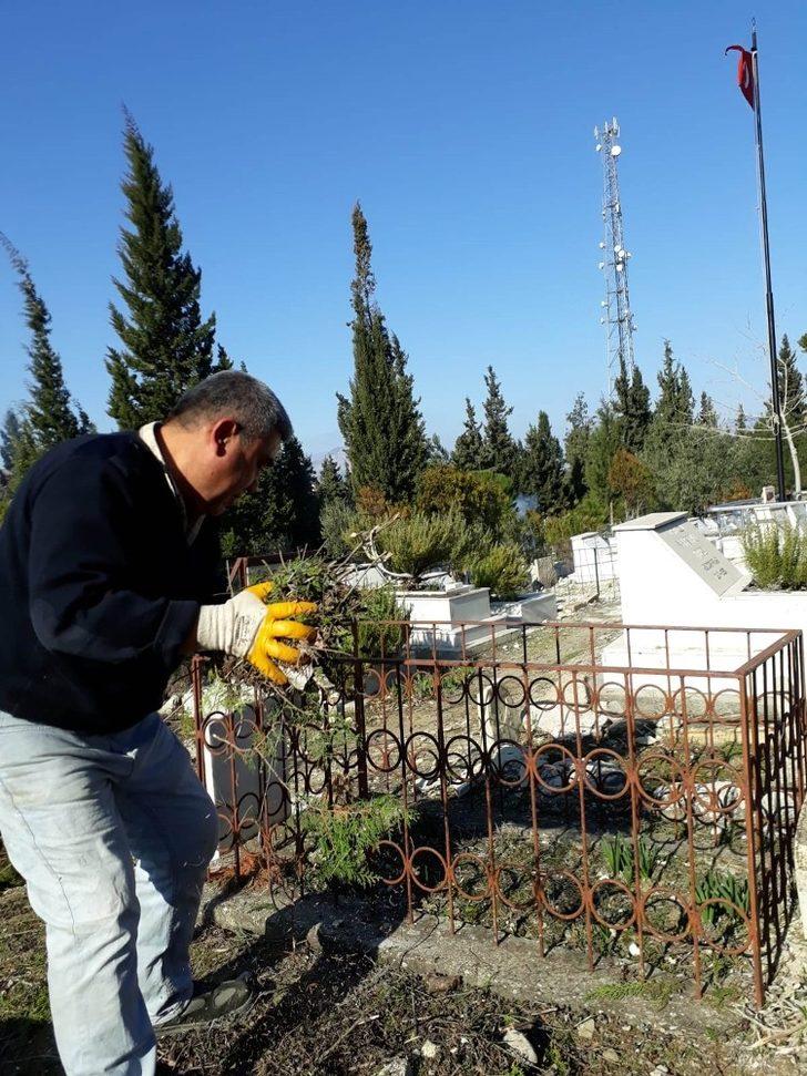 Mut’ta mezarlıklarda temizlik ve onarım çalışmaları G2