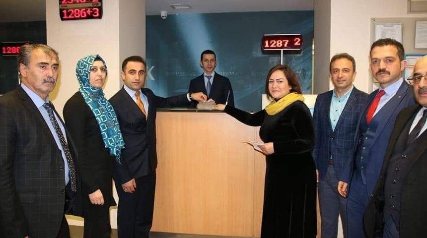 Rize’de öğrencilerin bileklik yaparak elde ettikleri 7 Bin 800 TL’lik gelir lösemi hastalarına gönderildi