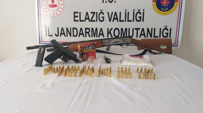 Elazığ&rsquo;da jandarmadan uyuşturucu ve silah operasyonu