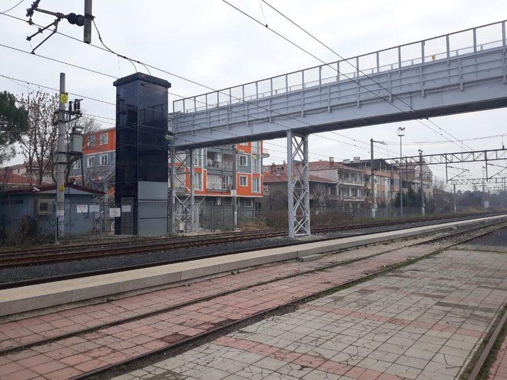 Tren garı üst geçit köprüsü yenilendi G1