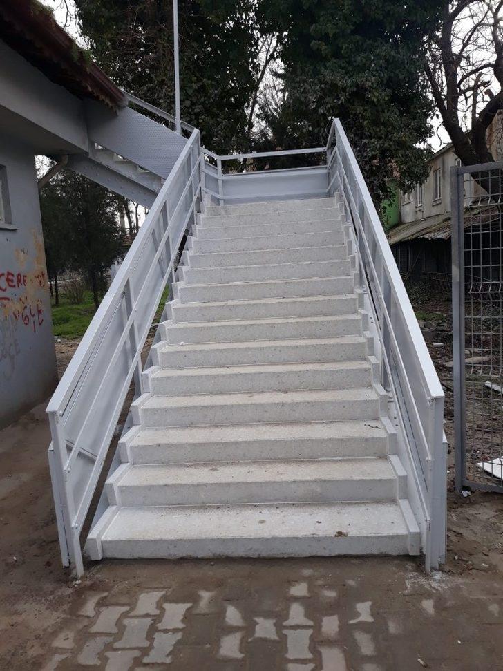 Tren garı üst geçit köprüsü yenilendi G2