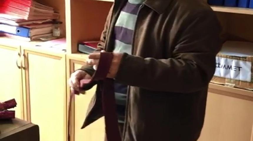 ’Jet Kravatçı’ kravatı 1 saniyede bağlıyor