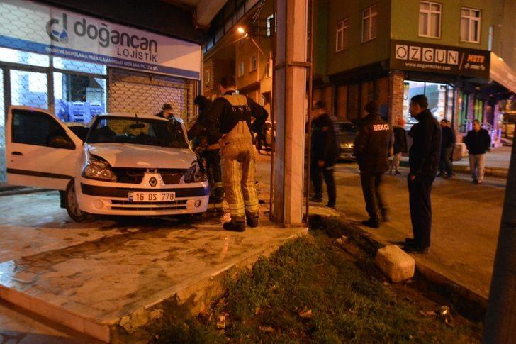 Takla atan otomobilden burnu kanamadan çıktı G3