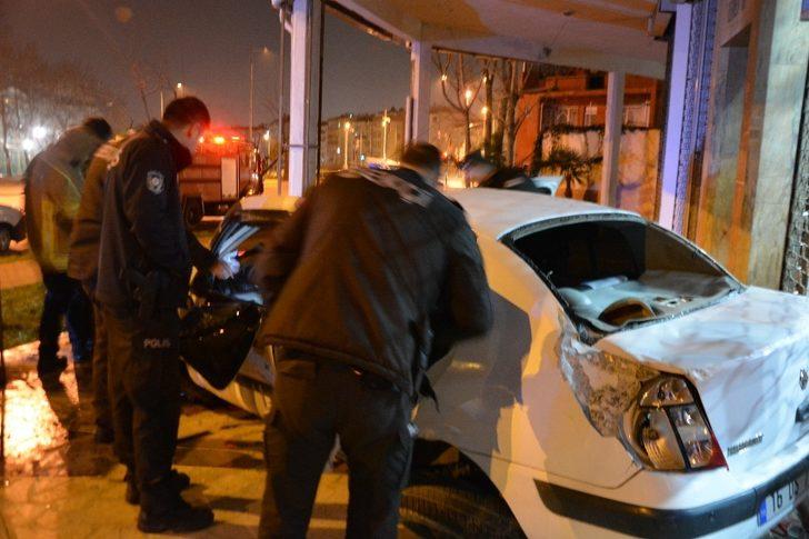 Takla atan otomobilden burnu kanamadan çıktı G5