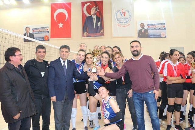 Okullar Arası Genç A Kız Voleybol İl Birinciliği Müsabakaları Tamamlandı