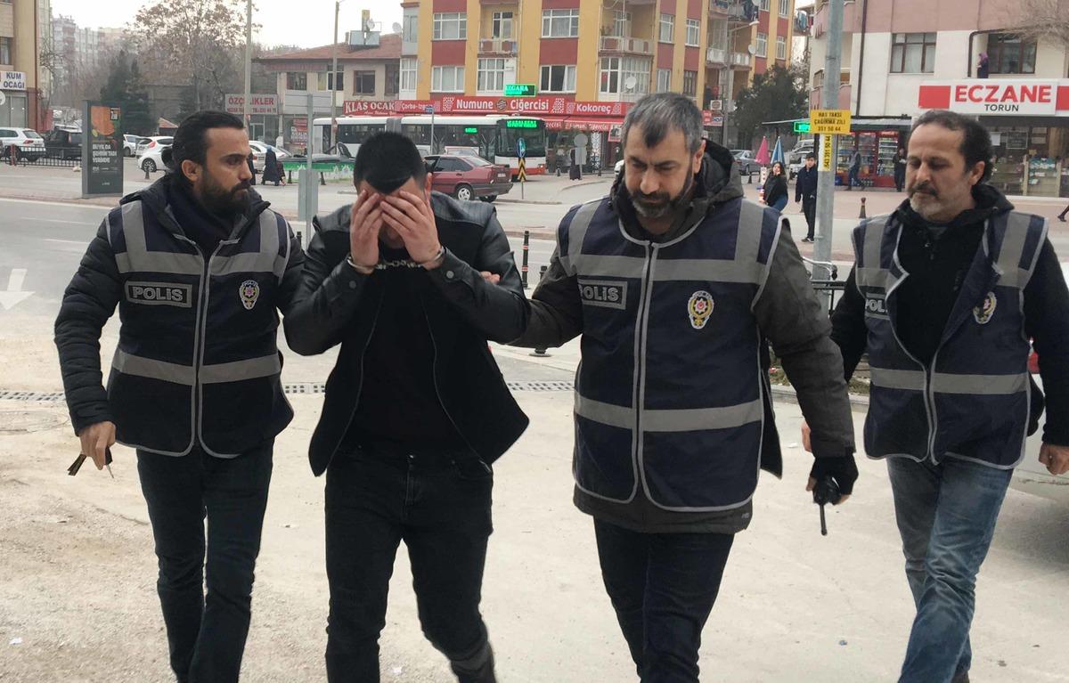 Arkadaşından şantajla para almaya &ccedil;alışan adam g&ouml;zaltına alındı