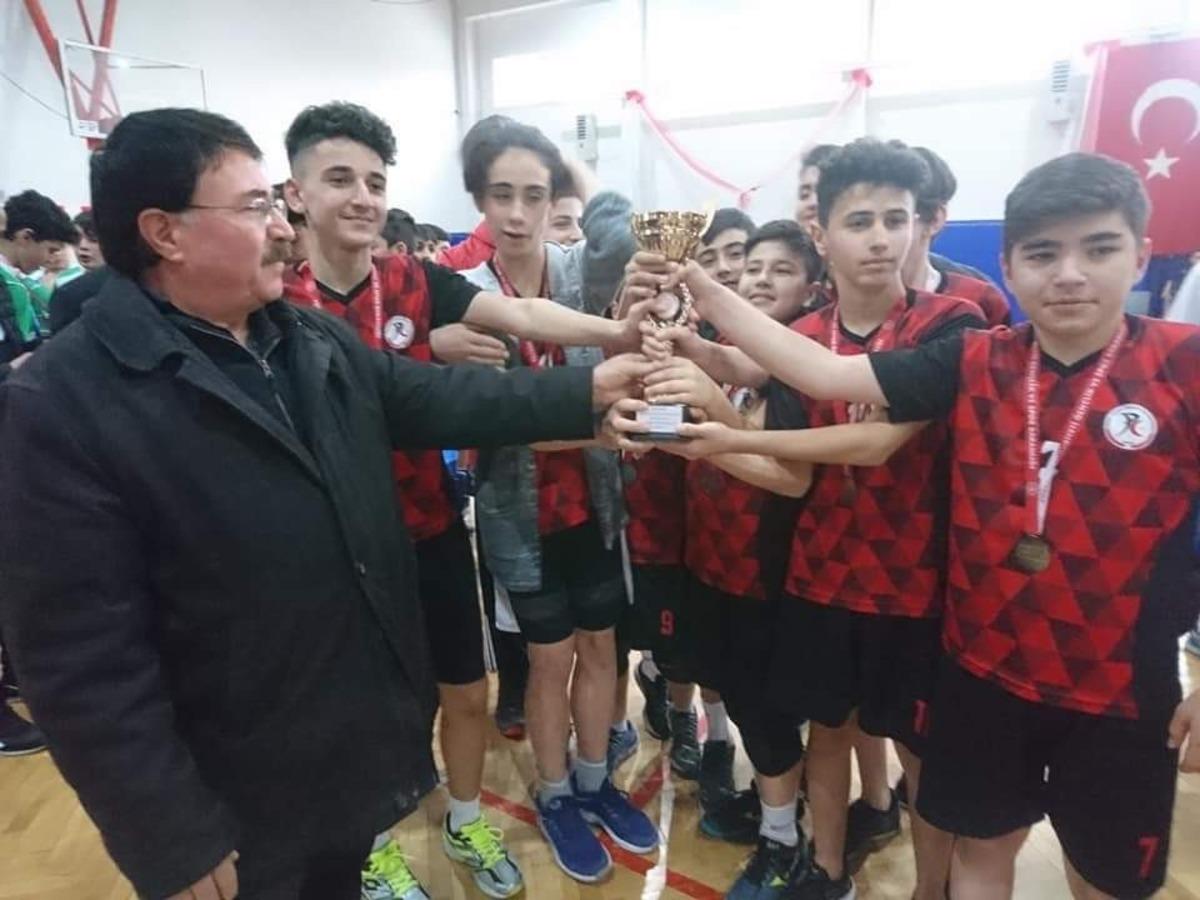 Okullar Arası Yıldız Erkekler Voleybol İl Birinciliği m&uuml;sabakaları tamamlandı