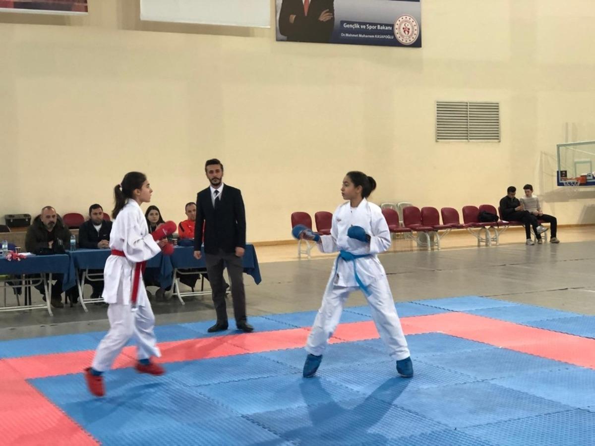 Okullar Arası Karate Gen&ccedil; (A-B) İl Birinciliği M&uuml;sabakaları Tamamlandı