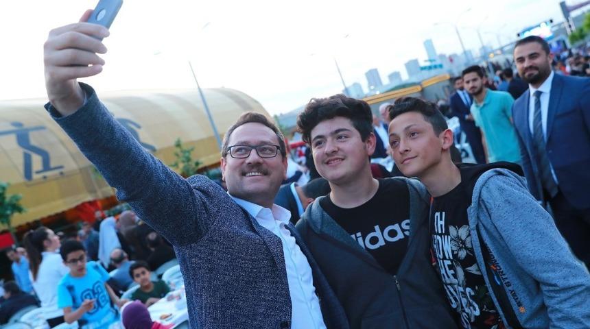 T&uuml;rkiye&rsquo;nin ilk podcaster başkanı