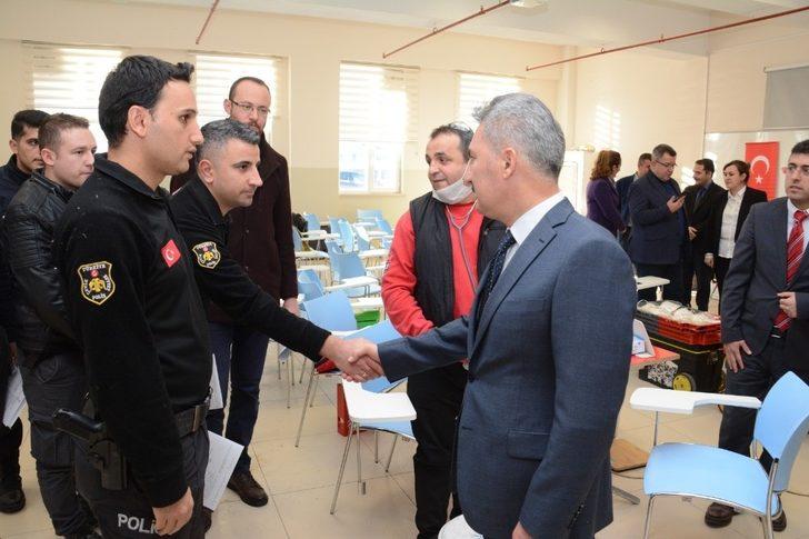 Van polisinden Kızılay’a kan bağışı G3