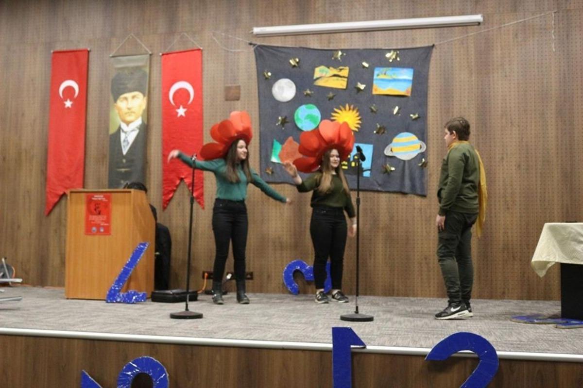 &Ouml;ğrencilerinden tiyatro g&ouml;sterisi