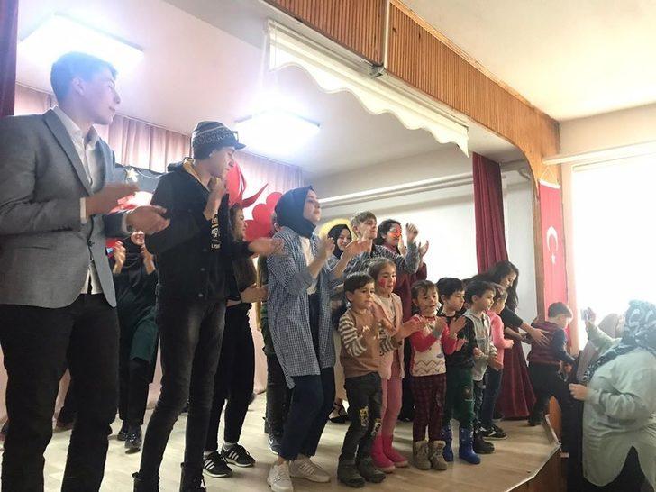 Öğrencilerinden tiyatro gösterisi G4