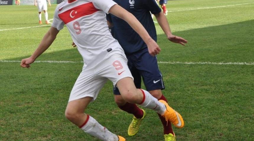 Salihli Belediyespor&rsquo;a gen&ccedil; milli forvet