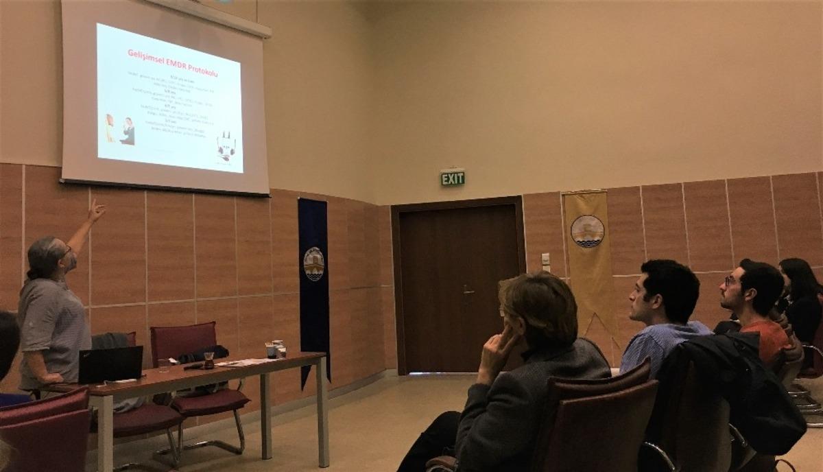 Trakya &Uuml;niversitesi&rsquo;nde &Ccedil;ocuk ve Ergenlerde Travma ile EMDR y&ouml;ntemi konuşuldu