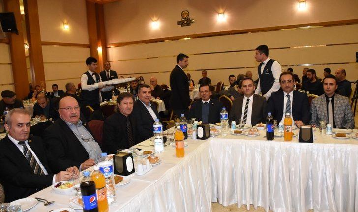 Gazeteciler birlik ve beraberlik gecesinde bir araya geldi G1