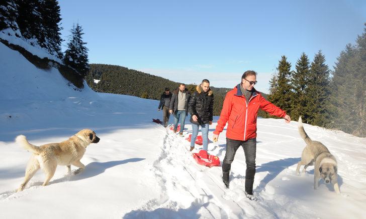 Kızak için yeterli kar olmayınca kar duasına çıktılar G3