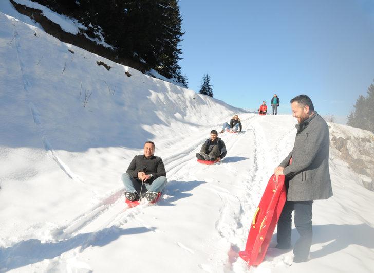 Kızak için yeterli kar olmayınca kar duasına çıktılar G4