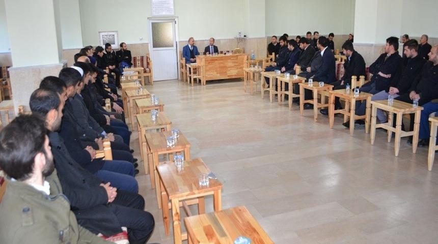 Kaymakam &Ouml;zadalı imam ve vaizlerle bir araya geldi