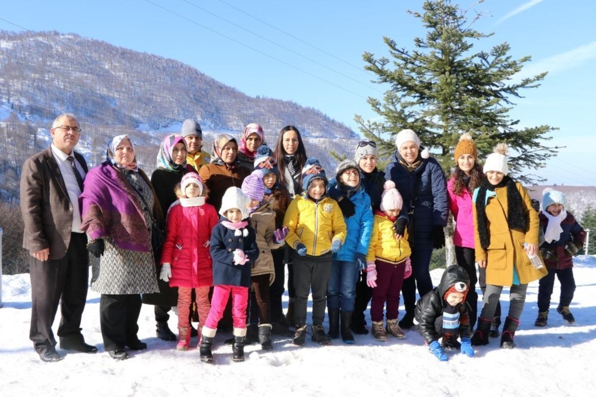 G&ouml;rme engelli &ouml;ğrenciler karın keyfini &ccedil;ıkardı