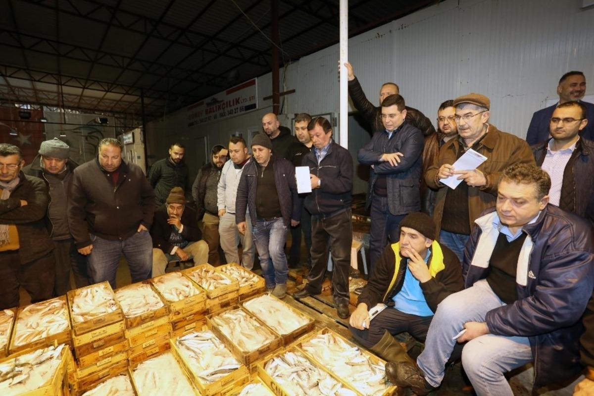 T&uuml;t&uuml;nc&uuml;, balık mezadını başlattı