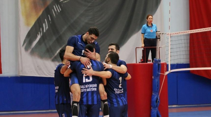 B&uuml;y&uuml;kşehir Kağıtspor voleybolda liderliğini s&uuml;rd&uuml;rd&uuml;