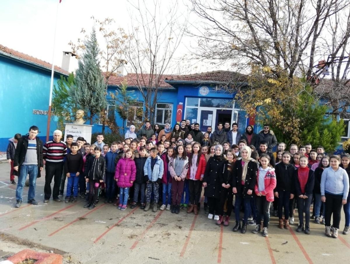 &Uuml;niversiteden k&ouml;y okuluna k&uuml;t&uuml;phane