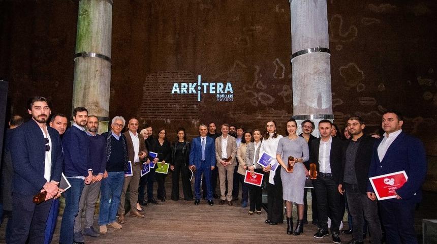 Mimarlık &ouml;d&uuml;l&uuml;n&uuml; Başkan Uysal aldı