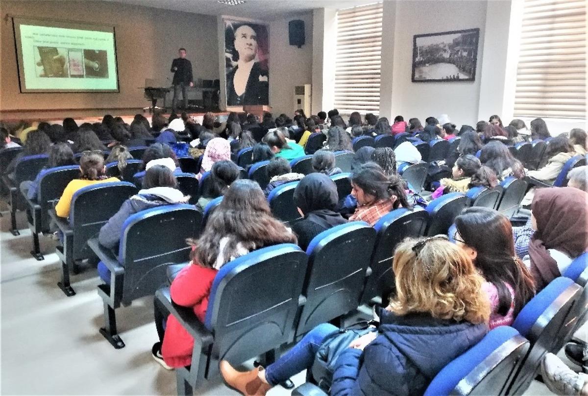 Aydın polisi 5 bin gence &lsquo;G&uuml;venli İnternet ve Sosyal Medya Bağımlılığını&rsquo; anlattı