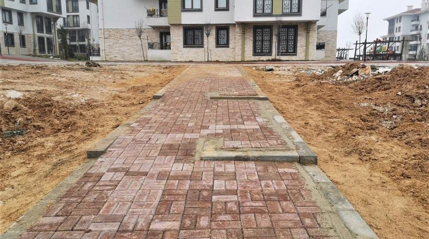 Karaman Belediyesi &ouml;ğrenciler i&ccedil;in yaya yolu yaptı