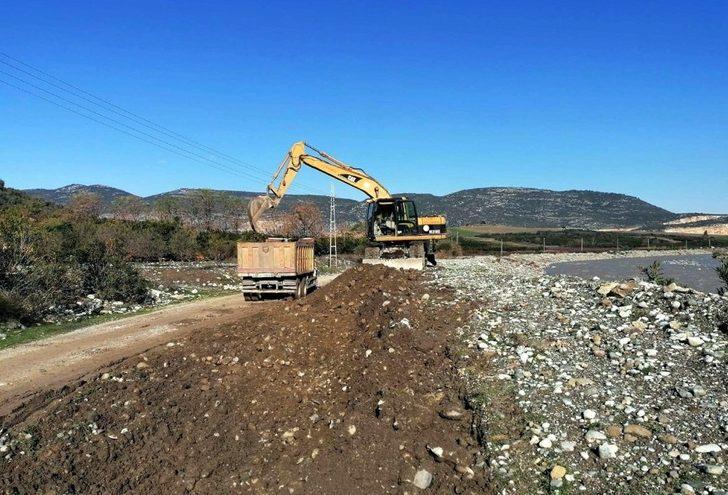 Akdeniz’de yağmur sonrası bozulan yol, köprü ve sokaklar yenileniyor G2
