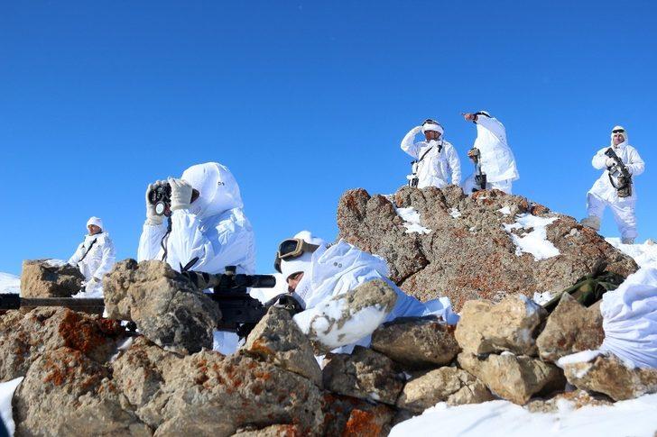 Jandarma komandolar terörist avına çıktı G3