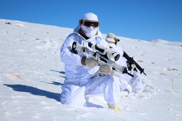 Jandarma komandolar terörist avına çıktı G1