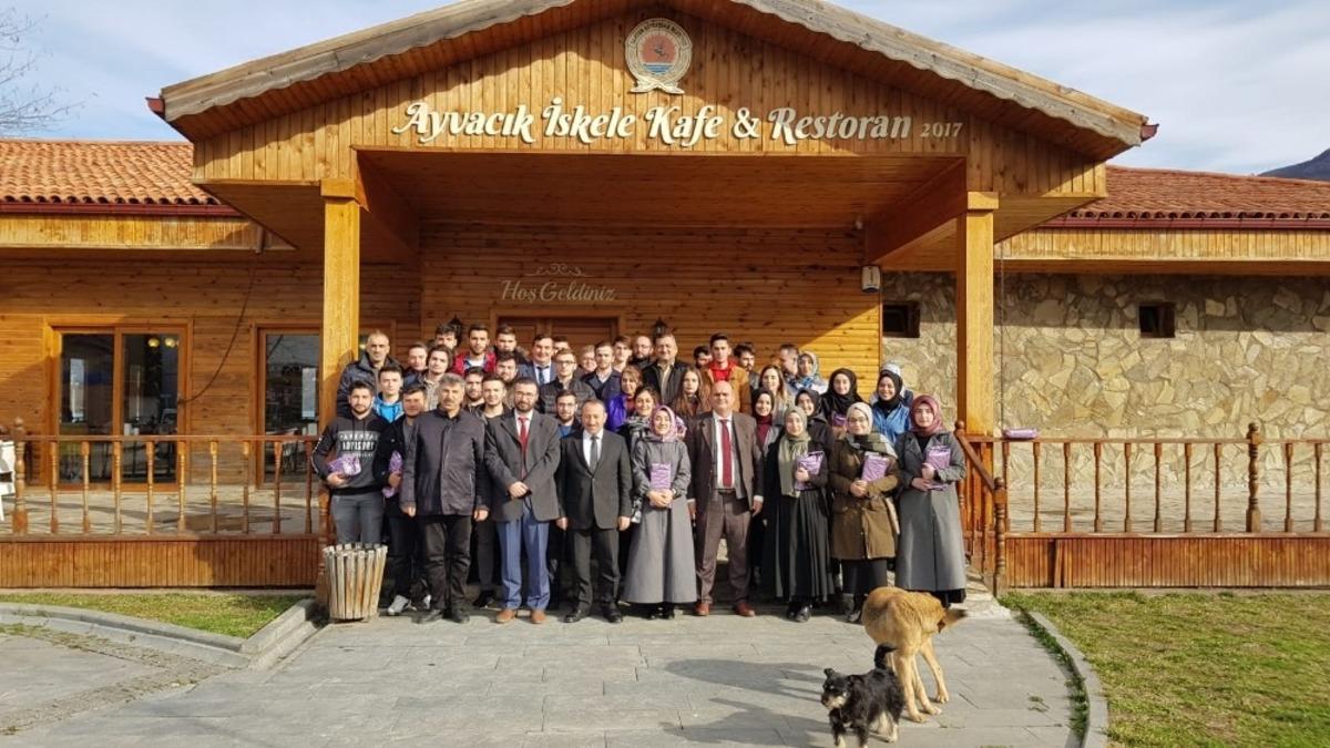 &Uuml;niversiteli Ayvacıklılar bir araya geldi