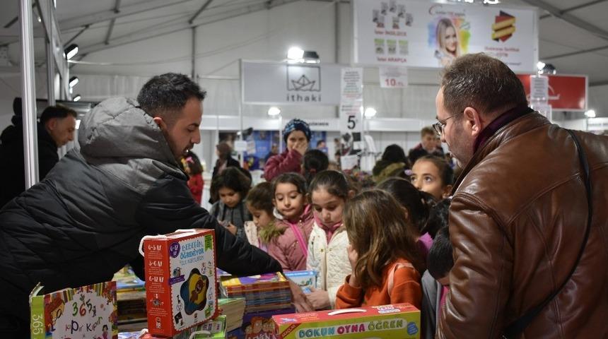 Tarsus Kitap Fuarı&rsquo;na yoğun ilgi