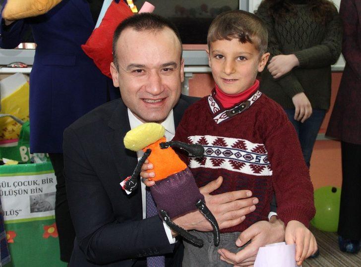 Ağrılı lise öğrencileri minik kalplerin hayallerini gerçekleştirdi G1