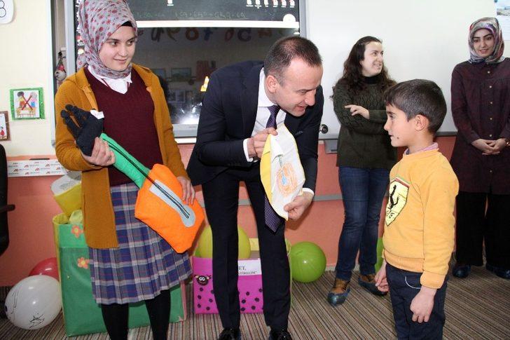 Ağrılı lise öğrencileri minik kalplerin hayallerini gerçekleştirdi G3