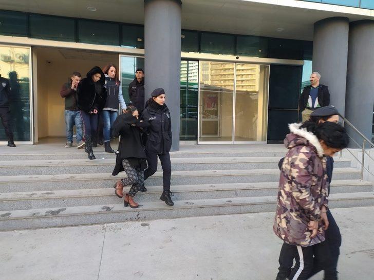 Bursa'da 700 polisle şafak operasyonu! Kapılar koç başlarıyla kırıldı G2