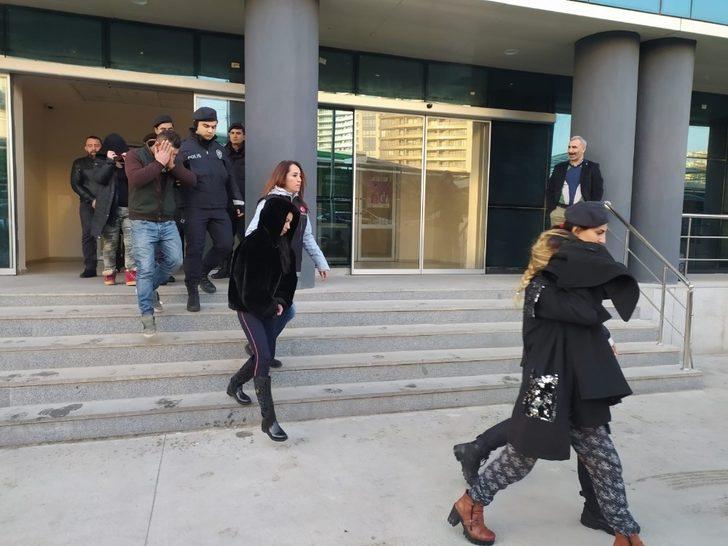 Bursa'da 700 polisle şafak operasyonu! Kapılar koç başlarıyla kırıldı G3